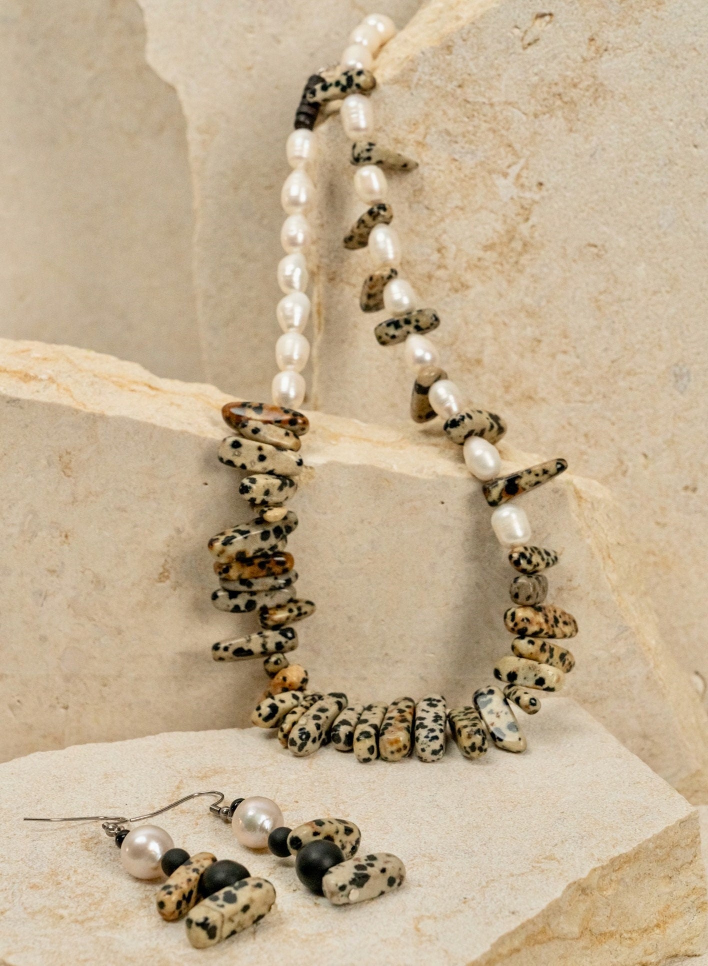 Stone Dagger Beads and Pearls Jewellery Set