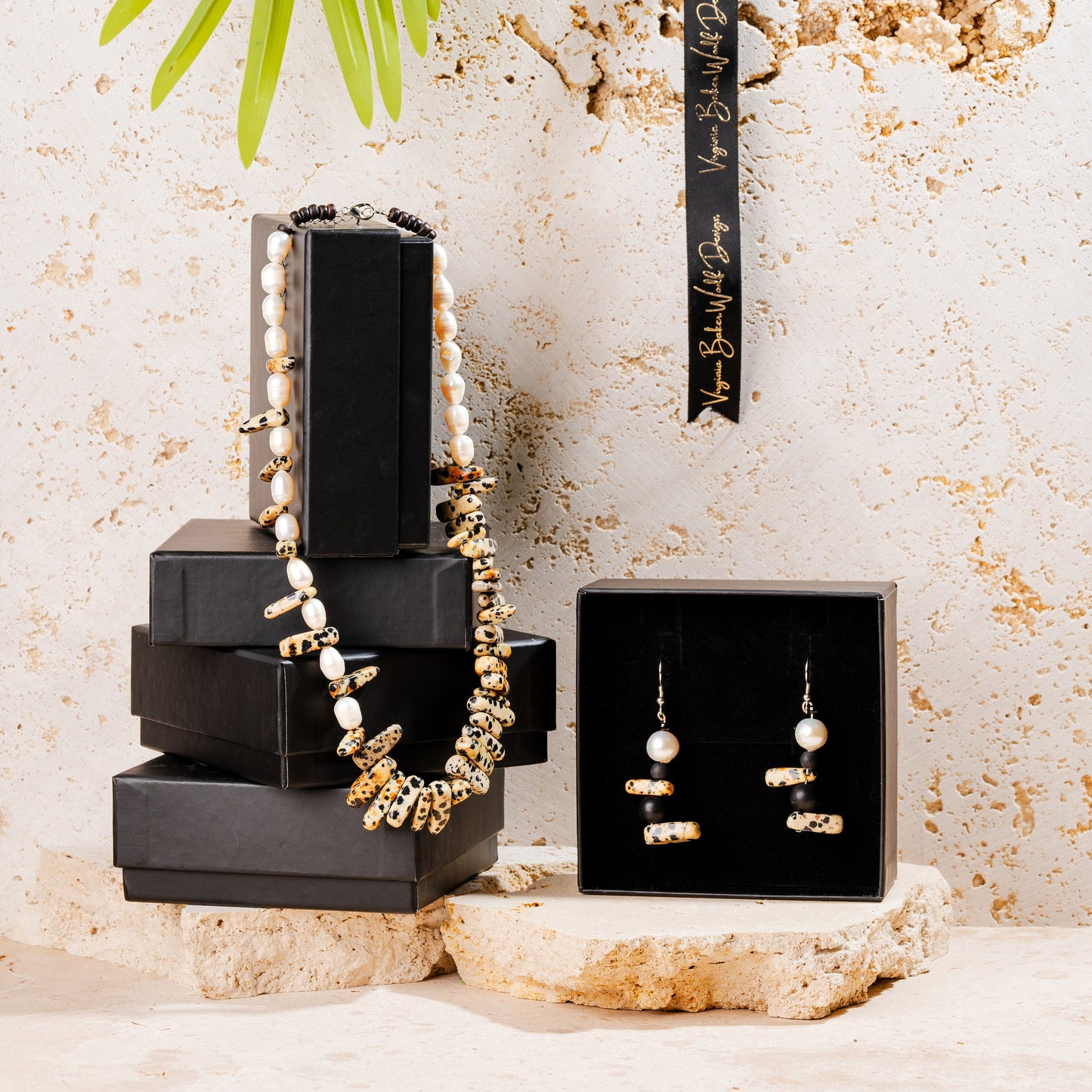 Stone Dagger Beads and Pearls Jewellery Set