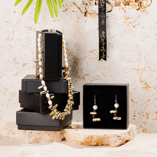 Stone Dagger Beads and Pearls Jewellery Set