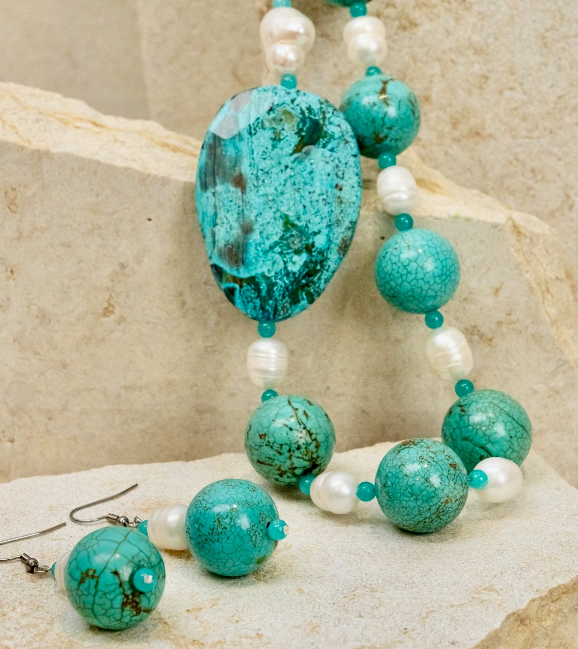 Green Turquoise Howlite with Pearls Jewellery Set